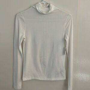 Gap Feather Neck Turtleneck
Size XS
Long Sleeve
